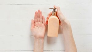 Cómo cuidar las manos: rutina completa para mantenerlas suaves e hidratadas todo el año