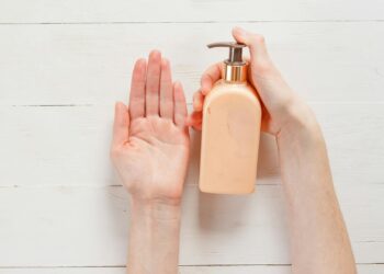 Cómo cuidar las manos: rutina completa para mantenerlas suaves e hidratadas todo el año