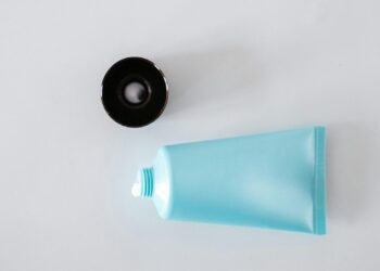 Cómo cuidar las manos y las uñas en casa: rutina completa paso a paso