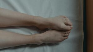 Cómo cuidar los pies en casa: rutina completa para mantenerlos suaves y saludables