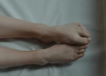 Cómo cuidar los pies en casa: rutina completa para mantenerlos suaves y saludables