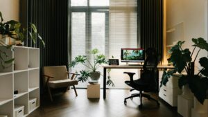 Cómo cuidar tu postura trabajando desde casa: hábitos para la espalda y el cuello