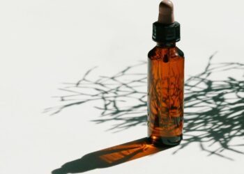 Rosa mosqueta: beneficios para la piel y cómo integrarla en tu rutina de belleza natural