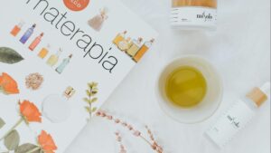 Aceite de jojoba: beneficios para la piel y el cabello y cómo usarlo en tu rutina