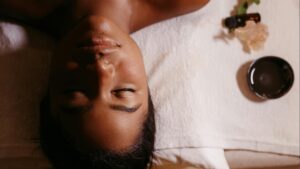 Cómo cuidar el cuero cabelludo en casa: guía práctica para un cabello más sano y fuerte