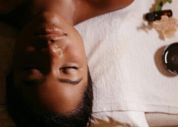 Cómo cuidar el cuero cabelludo en casa: guía práctica para un cabello más sano y fuerte