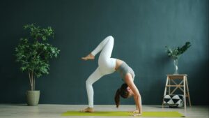 Cómo hacer HIIT en casa: guía para principiantes, beneficios y rutina de 20 minutos