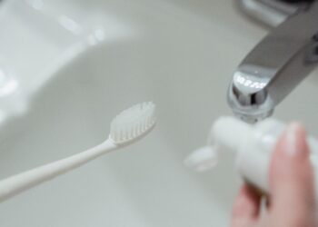 Mejores cepillos de dientes eléctricos para la higiene bucal diaria en el baño