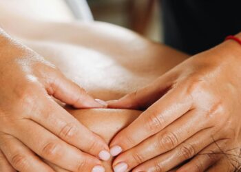 Exfoliación corporal en spa para lograr una piel suave e hidratada