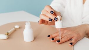 Uñas quebradizas: causas y cómo fortalecerlas