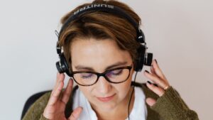 Salud auditiva: cómo cuidar tus oídos cada día