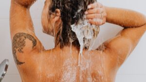 Cada cuánto lavarse el pelo: guía según tu tipo